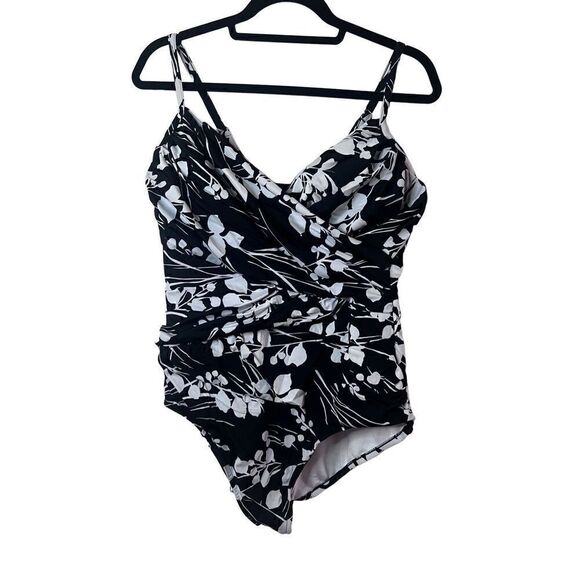 Croft and Barrow black and white plus size swimsuit size 20 - Picture 1 of 6